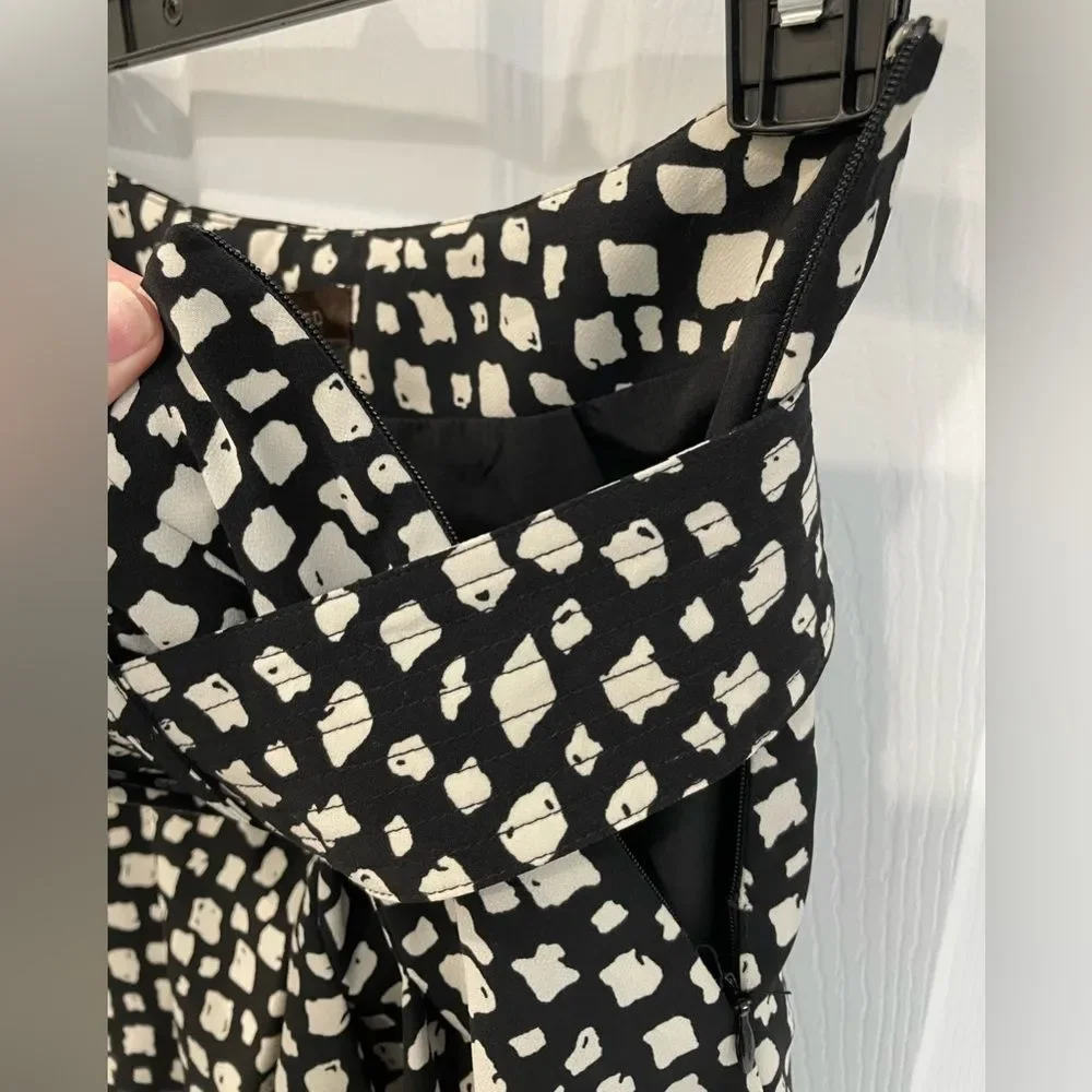 The Limited Black and White Abstract Belted Skirt Women’s Size XS